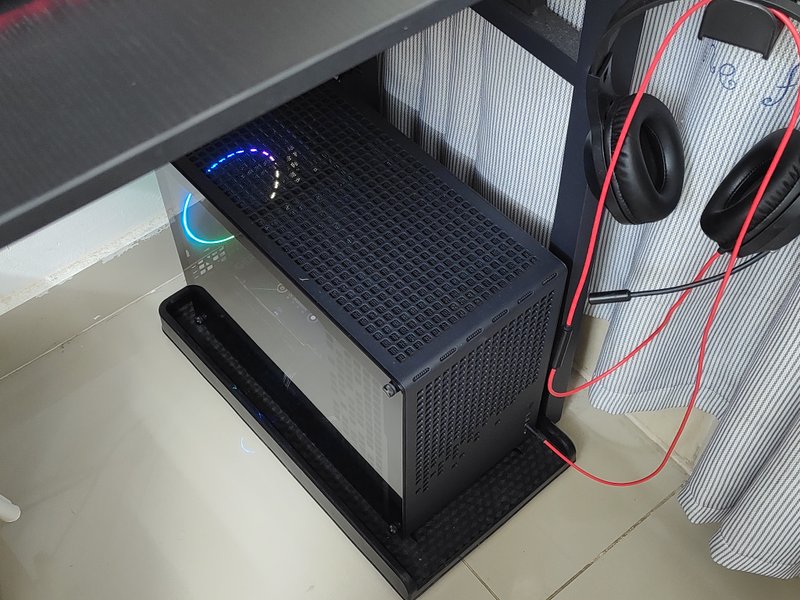 机箱外部图，有一点 RGB